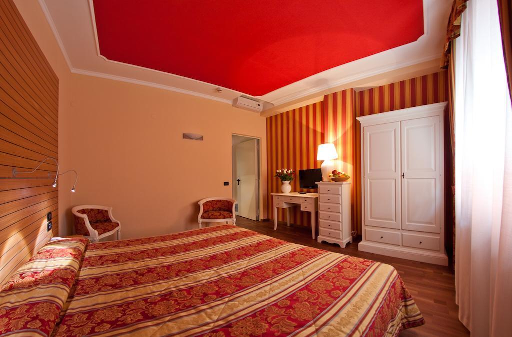 Hotel Cles Cameră foto